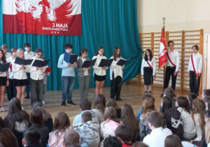 Uroczysty apel z okazji rocznicy uchwalenia Konstytucji 3 Maja.