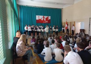 Uroczysty apel z okazji rocznicy uchwalenia Konstytucji 3 Maja.