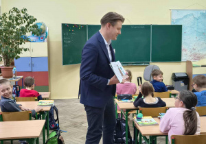 Zajęcia z edukacji prawnej w klasach 3a i 3b.