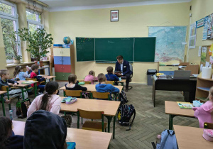 Zajęcia z edukacji prawnej w klasach 3a i 3b.