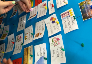 Karteczki z życzliwymi zdaniami.