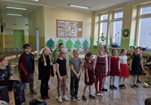 Przedstawienie świąteczne w wykonaniu klasy 2a.