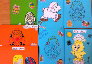 Wystawa kartek wielkanocnych wykonanych na konkurs szkolny.