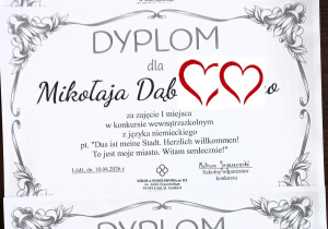 Dyplomy dla zwycięzców.
