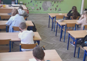 Uczniowie wykonują zadania podczas Ogólnopolskiego Konkursu "Orzeł edukacji wczesnoszkolnej".