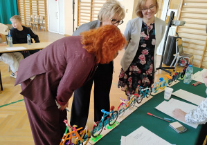 Jury ocenia prace konkursowe.