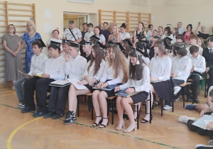 Klasy 8 po raz ostatni w murach szkoły.