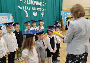 Uroczystość ślubowania klas 1. Pasowanie na ucznia.