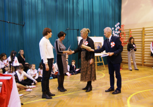 Nasi nauczyciele Pani Barbara Kotynia i Jolanta Grawińska oraz uczniowie Maja Kośka i Jakub Szymachniak otrzymali nagrody w ramach konkursu, który towarzyszył konferencji.