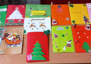Kartki świąteczne w języku niemieckim wykonane przez uczniów klasy 8a.