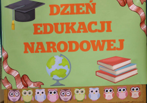 Plakat - dekoracja z okazji Dnia Edukacji Narodowej.