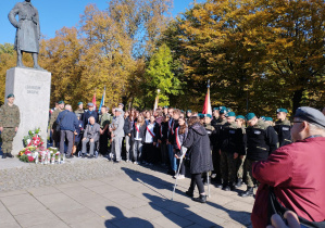 Uroczystości pod pomnikiem Legionisty